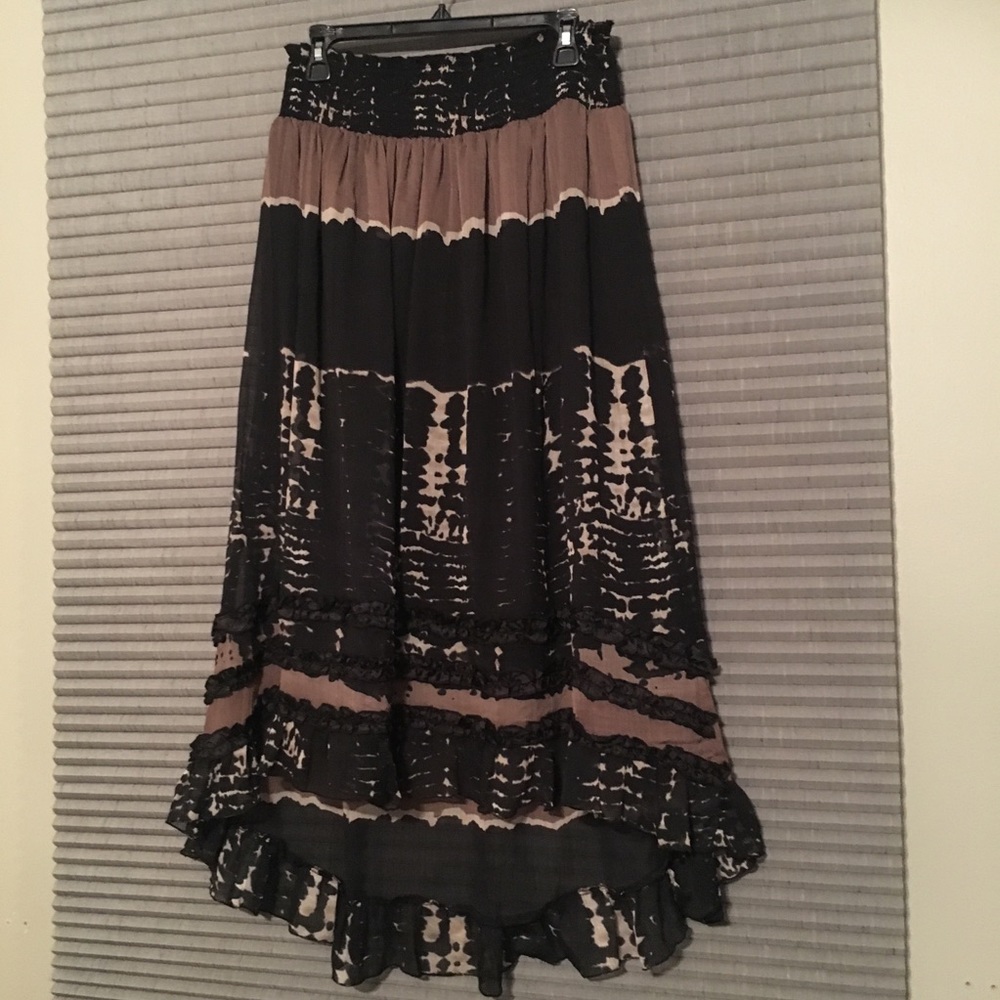 Gorgeous hi-low flowy skirt!